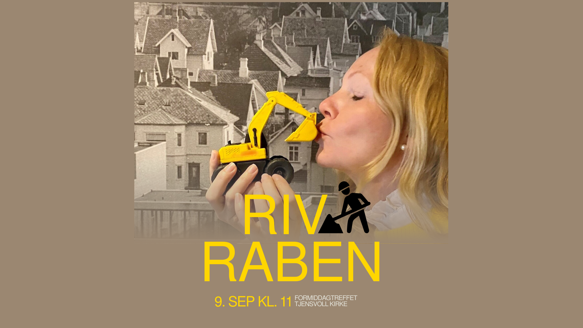 Bilde av Tove Galta som kysser en leke-gravemaskin med gammelt bilde av Stavanger bebyggelse i bakgrunnen.